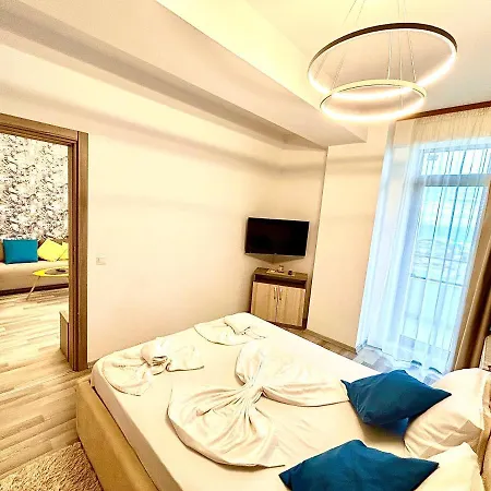 Summerland Seaview Apartment *