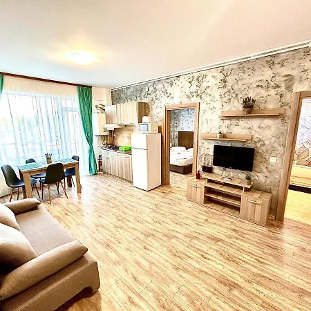 Summerland Seaview Apartment Mamaia