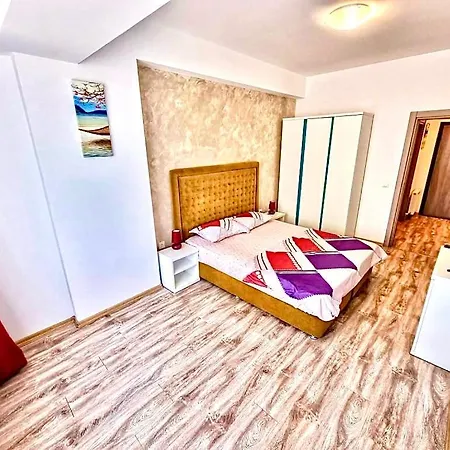 Summerland Seaview Apartment Mamaia
