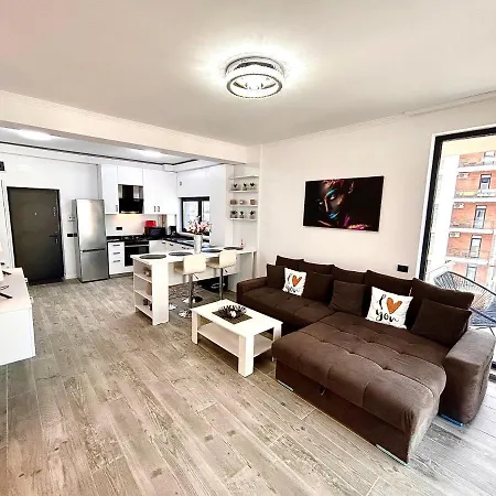 Summerland Seaview Apartment Mamaia